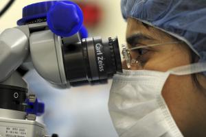 В Израиле впервые имплантируют синтетическую роговицу CorNeat Vision человеку